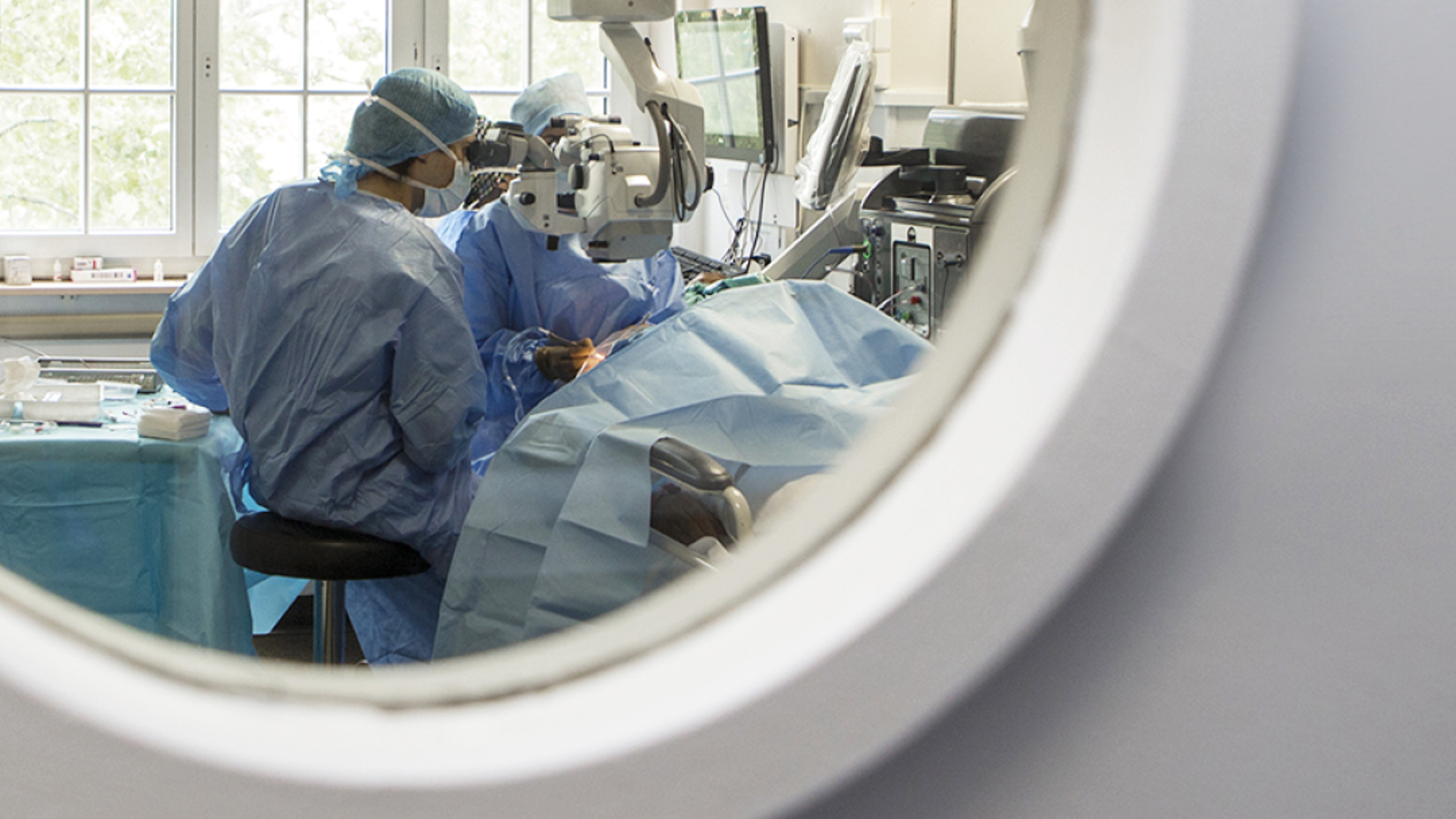 Operazione oculare, Ospedale Fondazione Adolphe de Rothschild, Parigi